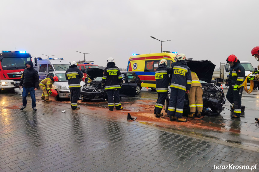 Zderzenie trzech samochodów na Zręcińskiej w Krośnie