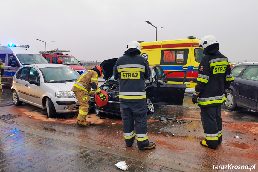 Zderzenie trzech samochodów na Zręcińskiej w Krośnie