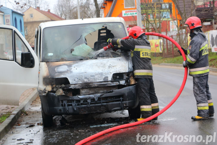 Pożar samochodu na ul. Czajkowskiego w Krośnie
