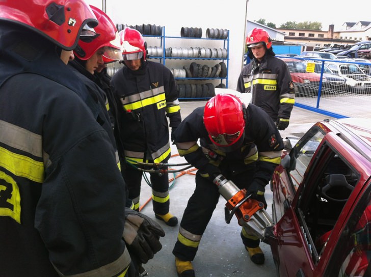 Szkolenia strażaków z zakresu ratownictwa technicznego