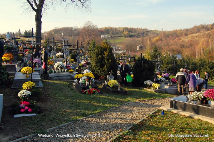 Cmentarze w regionie w dniu Wszystkich Świętych