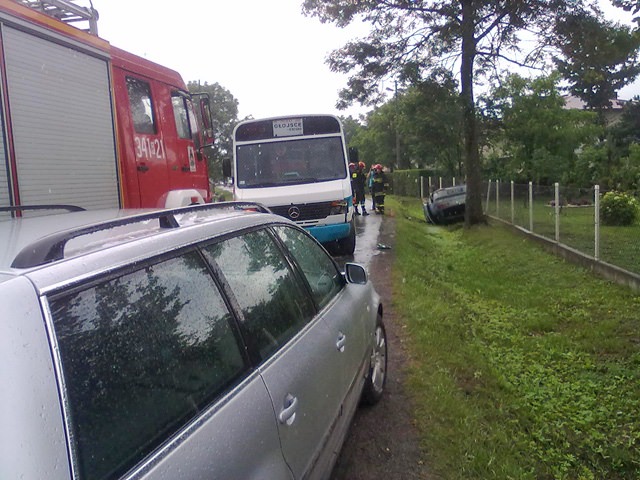 Zderzenie busa z osobówka w Świerzowej Polskiej