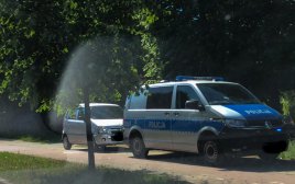 65-latek najechał na tył radiowozu w Krośnie