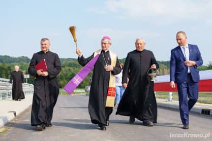 Biskup poświęcił nowy most w Wojkówce