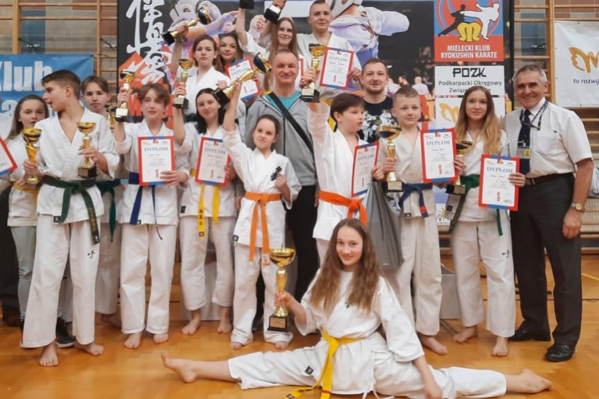 Najwyższy stopień podium dla karateków z Jedlicza