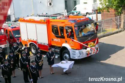 Oficjalne przekazanie i poświęcenie nowego wozu strażackiego dla OSP Miejsce Piastowe