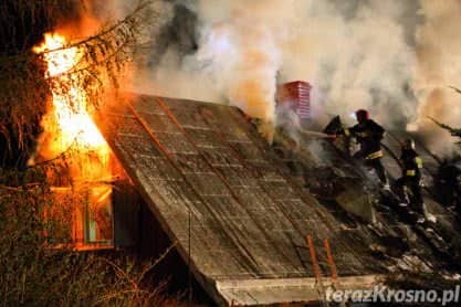 Pożar domu w Wietrznie. Strażacy walczyli z ogniem ponad 6 godzin
