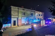 Pożar w kamienicy w Jedliczu. Policjanci ruszyli na pomoc mieszkańcom