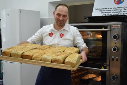 Sławomir Stefański, wójt Wojaszówki zachęca do pieczenia chleba