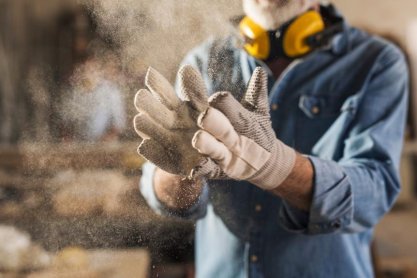 Rękawice do pracy z niebezpiecznymi substancjami - co zapewni Ci najlepszą ochronę?