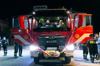 Strażacy z Rogów powitali nowy samochód