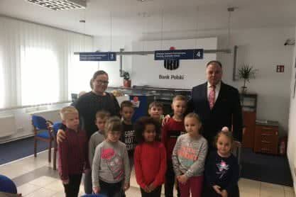 Uczniowie SP w Długiem odwiedzili Oddział Banku Polskiego PKO w Jedliczu