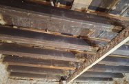 W Krośnie odkryto XVIII-wieczny drewniany strop belkowy