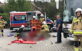 Wypadek w Iwoniczu-Zdroju. Zderzenie motocyklisty z autokarem