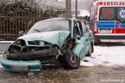 Wypadek w Żarnowcu. Zderzenie piaskarki z samochodem osobowym
