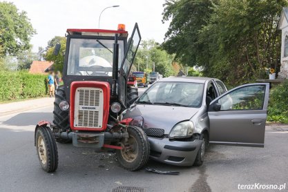 Zderzenie ciągnika rolniczego i osobówki w Iwoniczu