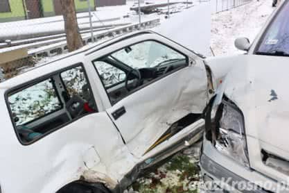 Zderzenie dwóch samochodów w Bratkówce