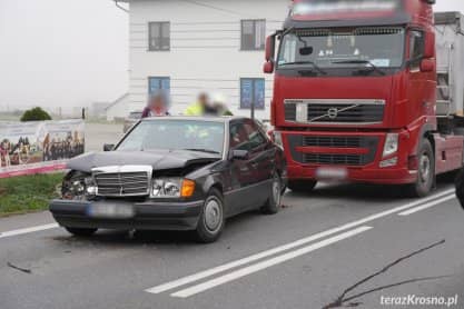 Zderzenie osobówki i ciężarówek w Miejscu Piastowym