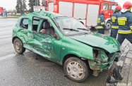 Zderzenie osobówki z ciężarówką w Krośnie
