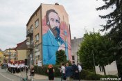 Odsłonięcie muralu Łukasiewicza w Krośnie