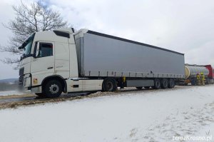 Kolizja dwóch samochodów ciężarowych w Iwoniczu