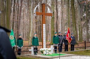 Uroczystość na cmentarzu w Jaszczwi
