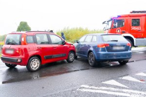 Zderzenie dwóch samochodów w Targowiskach