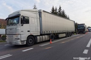 Zderzenie trzech samochodów ciężarowych w Tylawie