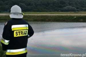 Opel wjechał do zbiornika wodnego w Trzcianie