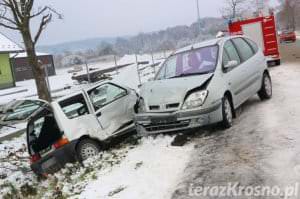 Zderzenie dwóch samochodów w Bratkówce